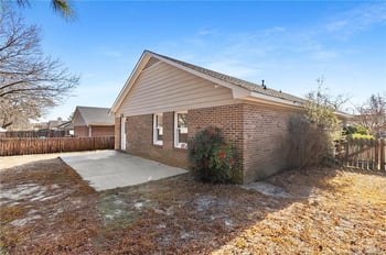 5764 Pepperbush Dr, Fayetteville, NC 28304