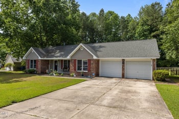 5769 Senoma Pl, Fayetteville, NC 28314
