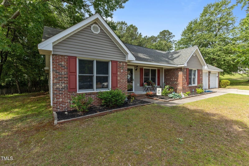 5769 Senoma Pl, Fayetteville, NC 28314