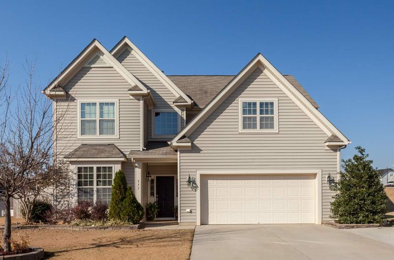 577 Rolling Meadows Dr, Clayton, NC 27527