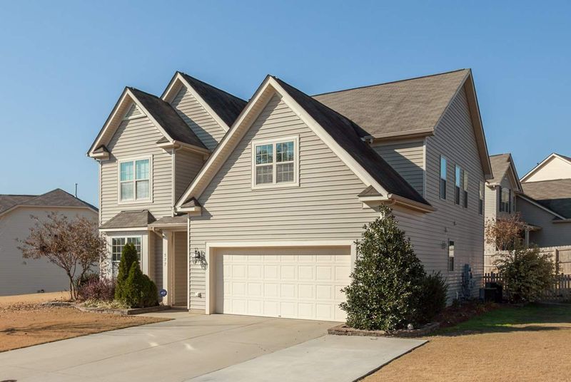 577 Rolling Meadows Dr, Clayton, NC 27527