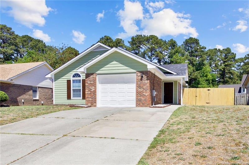 5772 Pepperbush Dr, Fayetteville, NC 28304