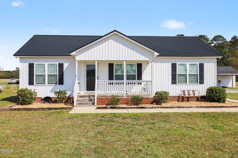5787 Nc 242 , Dunn, NC 28334