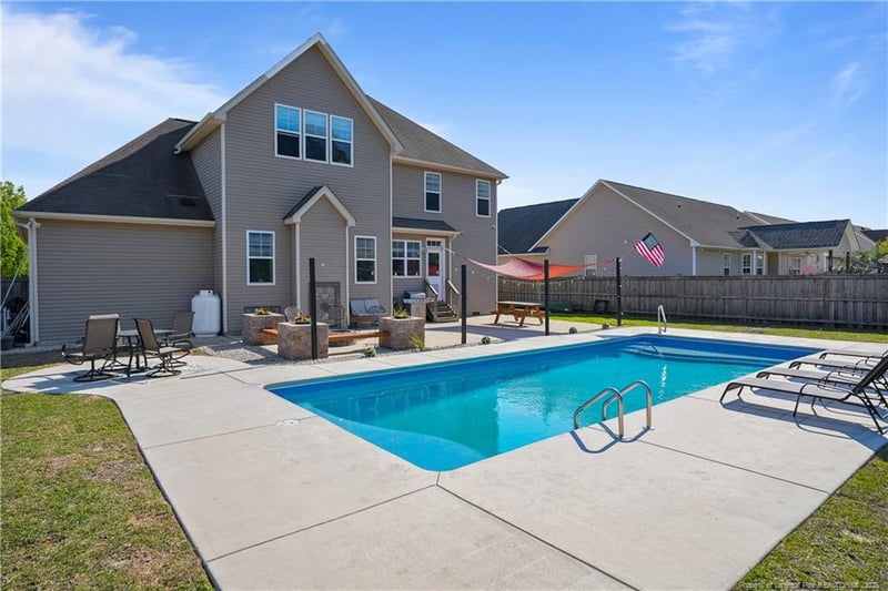 5800 Gentleman Dr, Hope Mills, NC 28348