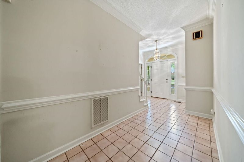5800 St Thomas Dr, Durham, NC 27705