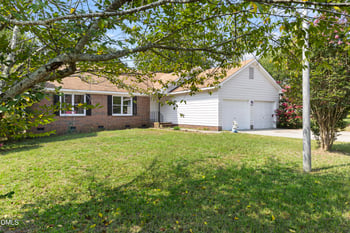 5804 Bear Creek Cir, Fayetteville, NC 28304