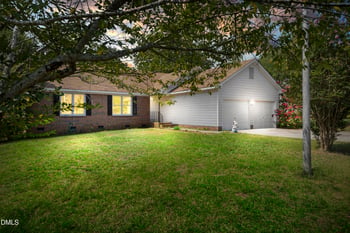 5804 Bear Creek Cir, Fayetteville, NC 28304