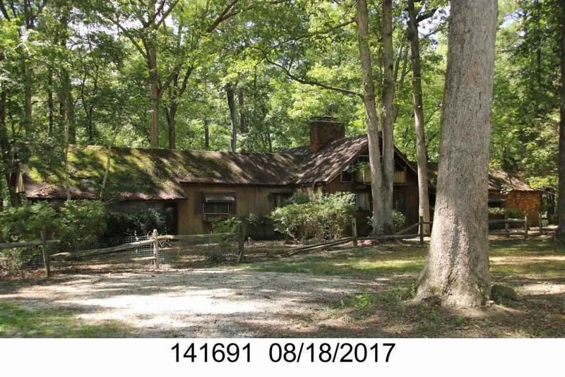 5804 Crescent Dr, Chapel Hill, NC 27517