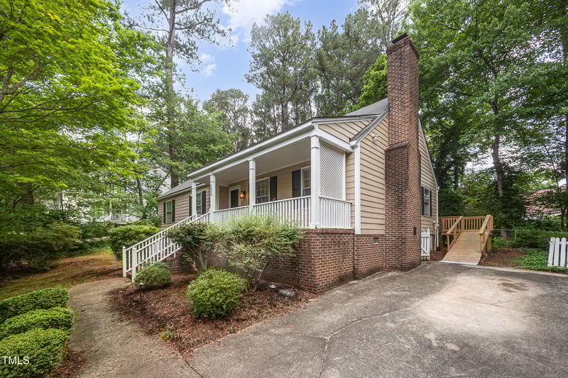 5804 Heatherbrook Cir, Raleigh, NC 27612
