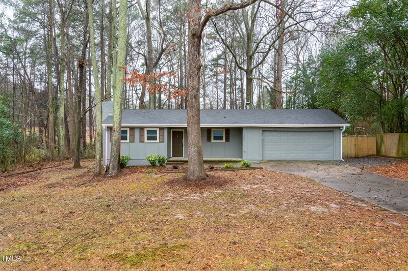 5804 Woodcrest Dr, Raleigh, NC 27603