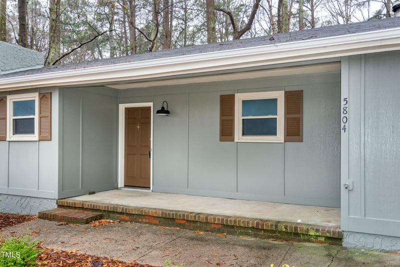 5804 Woodcrest Dr, Raleigh, NC 27603