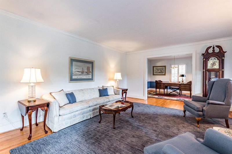 5805 Winthrop Dr, Raleigh, NC 27612