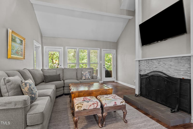5806 Sentinel Dr, Raleigh, NC 27609