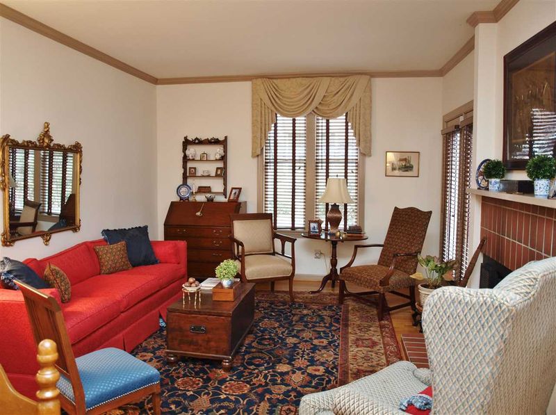 5808 Sentinel Dr, Raleigh, NC 27609