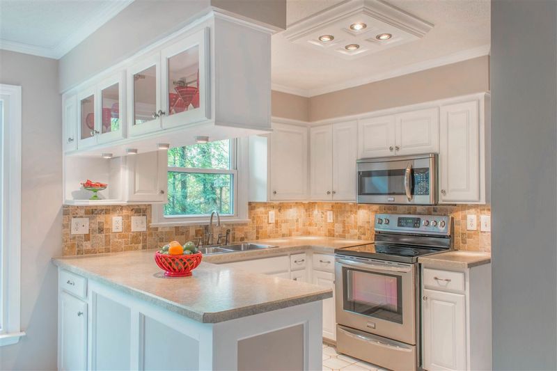 5808 Timber Ridge Dr, Raleigh, NC 27609
