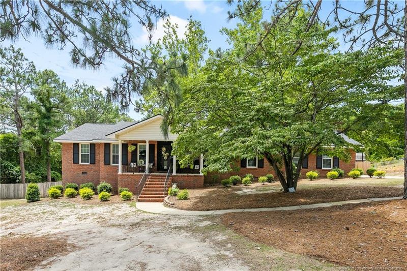 5811 Permastone Lake Rd, Hope Mills, NC 28348