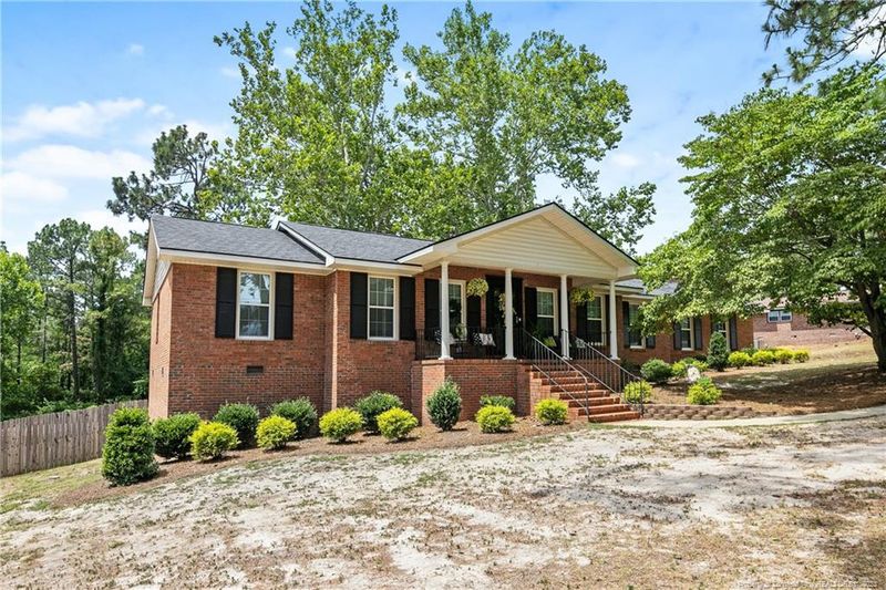 5811 Permastone Lake Rd, Hope Mills, NC 28348