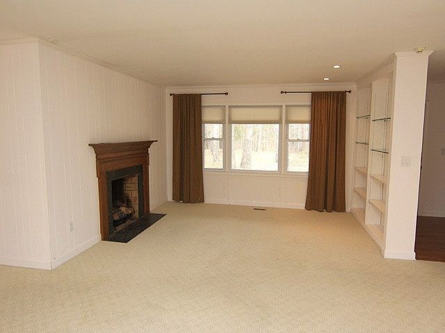 5812 Crescent Dr, Chapel Hill, NC 27517