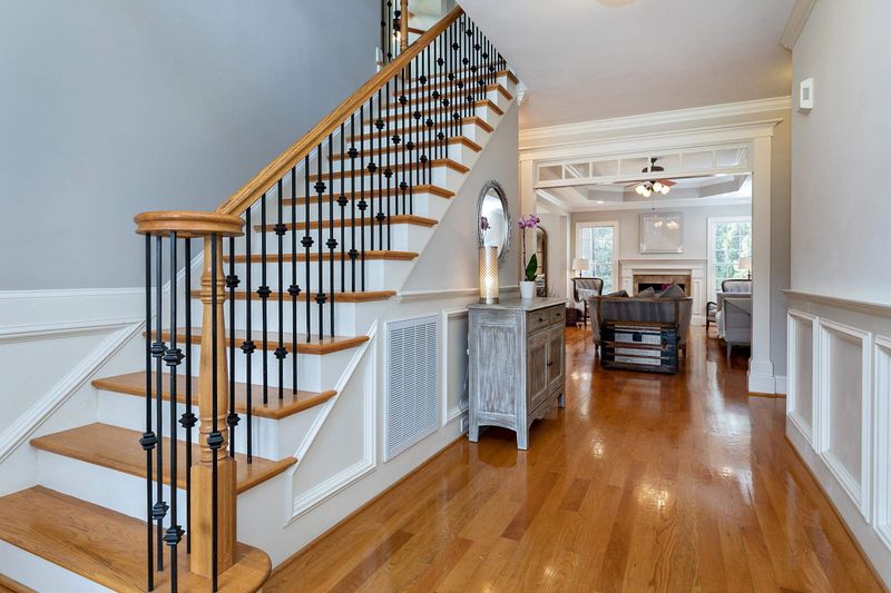 5812 Highcroft Dr, Cary, NC 27519