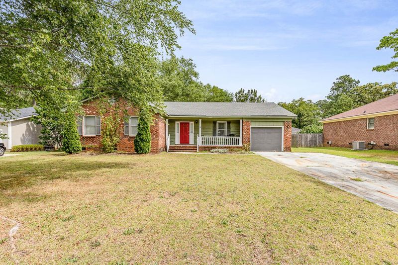 5812 Rivercroft Rd, Fayetteville, NC 28304