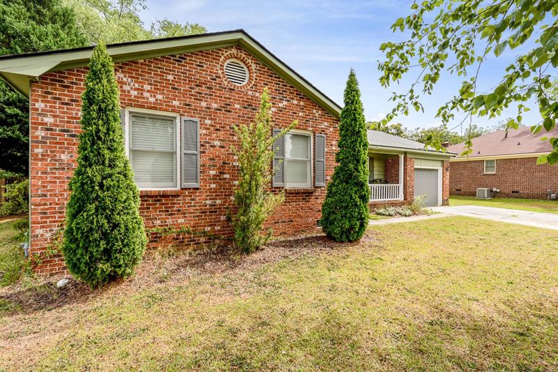5812 Rivercroft Rd, Fayetteville, NC 28304