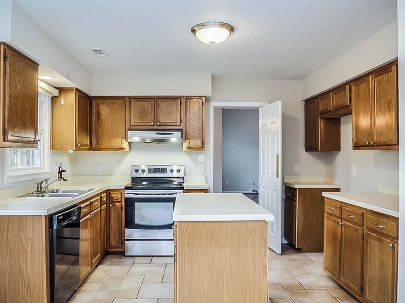 5813 Edgebury Rd, Raleigh, NC 27613