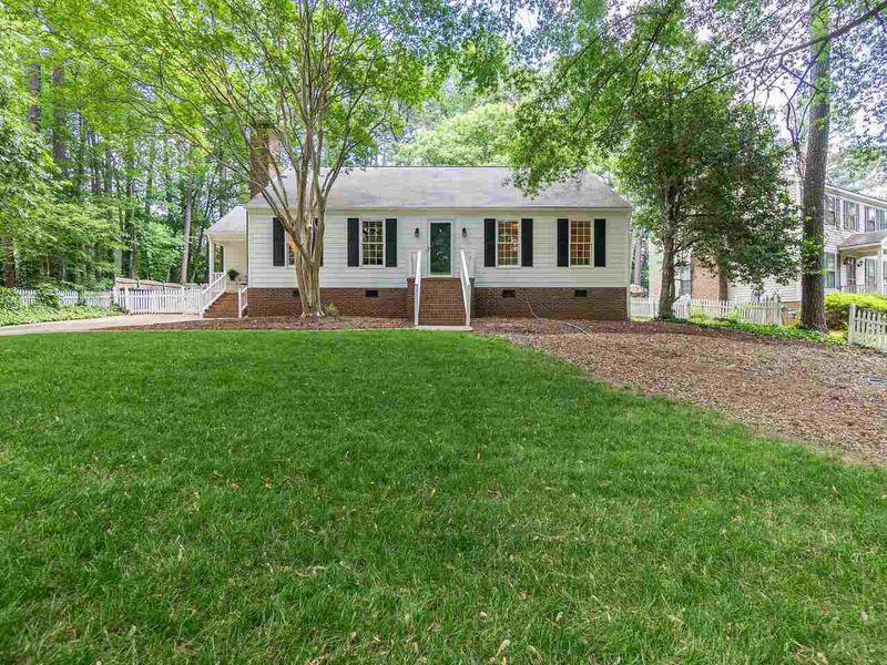 5816 Heatherbrook Cir, Raleigh, NC 27612