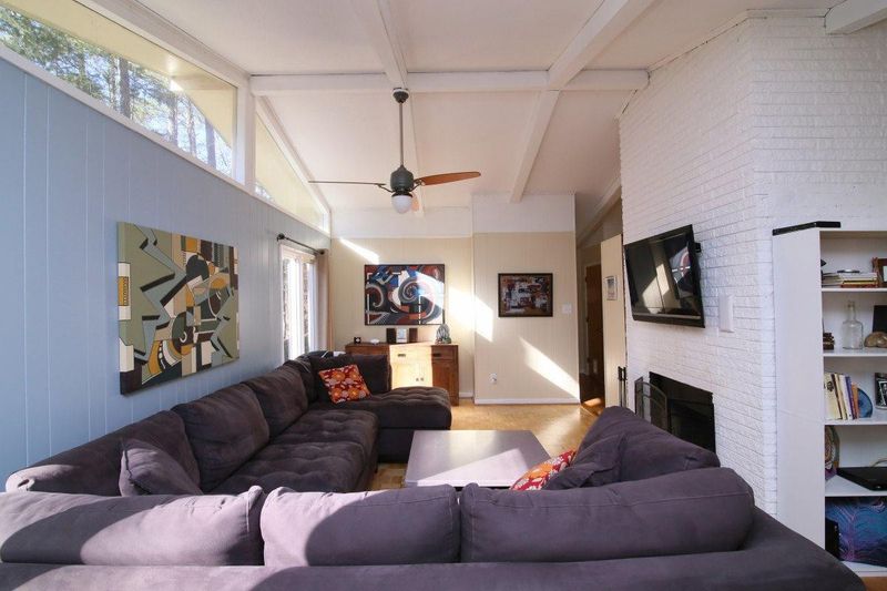 5816 Hideaway Dr, Chapel Hill, NC 27516