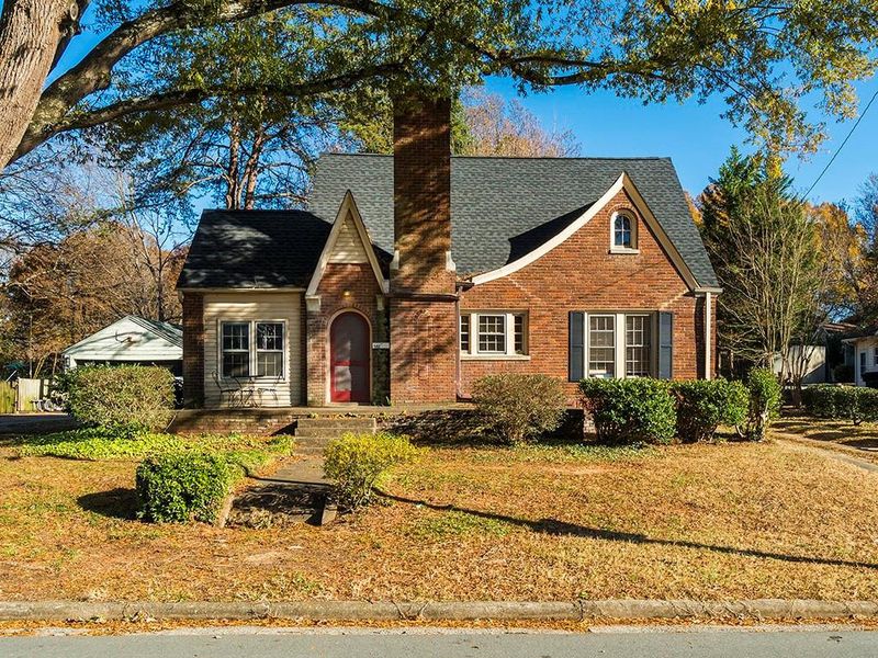 582 Parkview Dr, Burlington, NC 27215