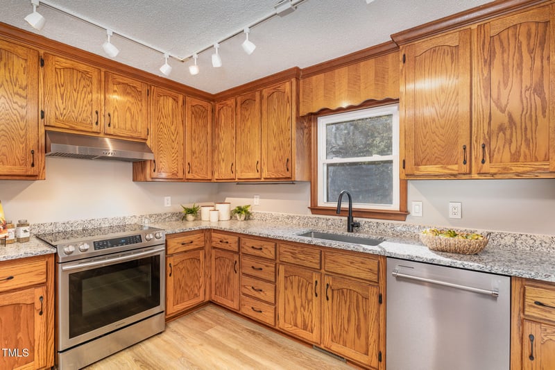 5820 Hampton Ridge Rd, Raleigh, NC 27603