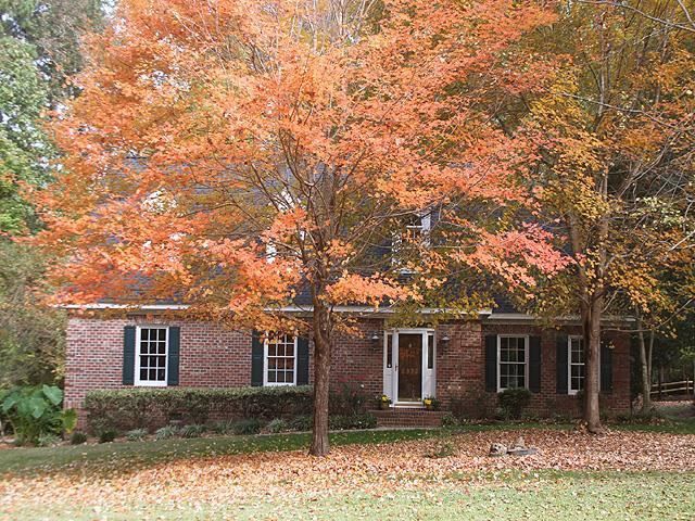 5820 Heatherstone Dr, Raleigh, NC 27606