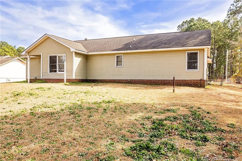 5822 Ridgecrest Dr, Hope Mills, NC 28348
