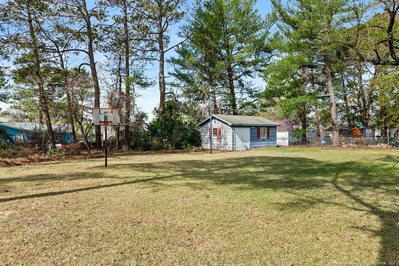 5823 Fairway Dr, Hope Mills, NC 28348