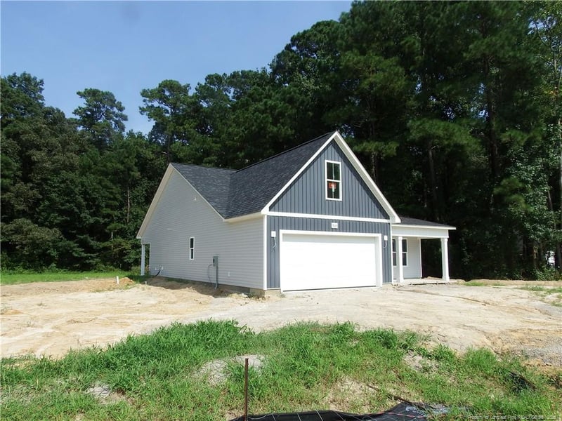 5823 Panther Dr, Hope Mills, NC 28348