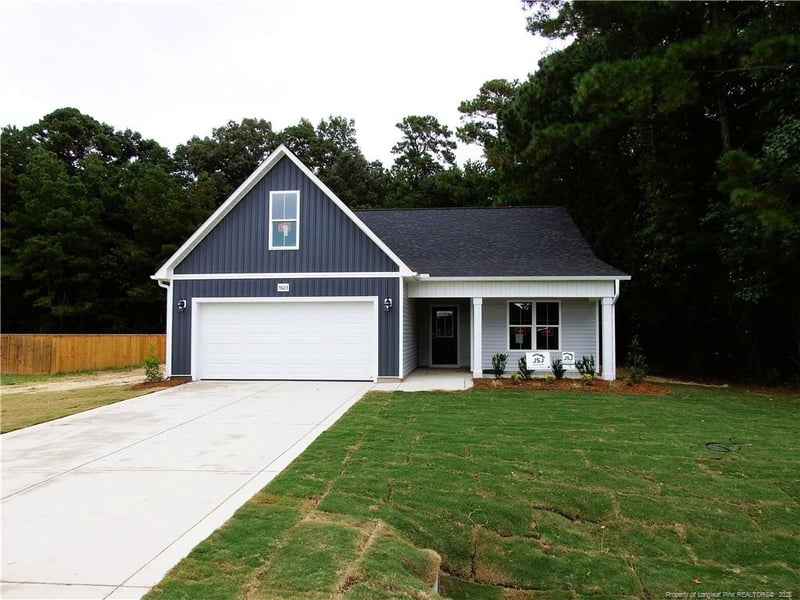 5823 Panther Dr, Hope Mills, NC 28348