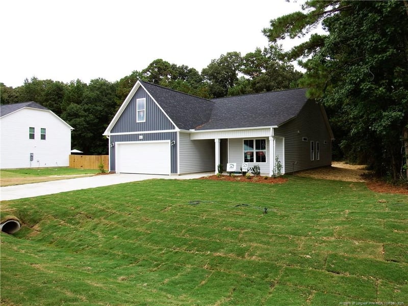 5823 Panther Dr, Hope Mills, NC 28348