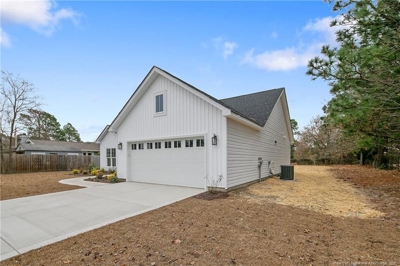 5824 Fairway Dr, Hope Mills, NC 28348