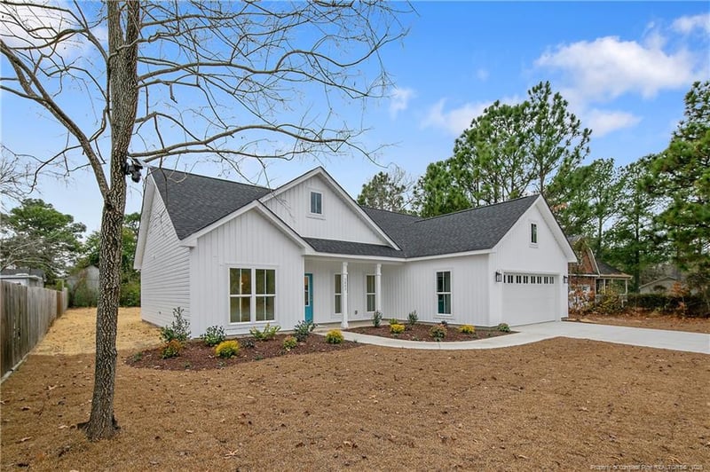 5824 Fairway Dr, Hope Mills, NC 28348