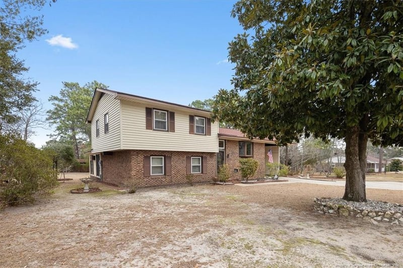 5828 Fairway Dr, Hope Mills, NC 28348