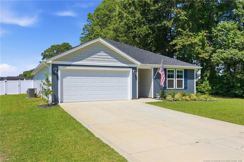5828 Panther Dr, Hope Mills, NC 28348