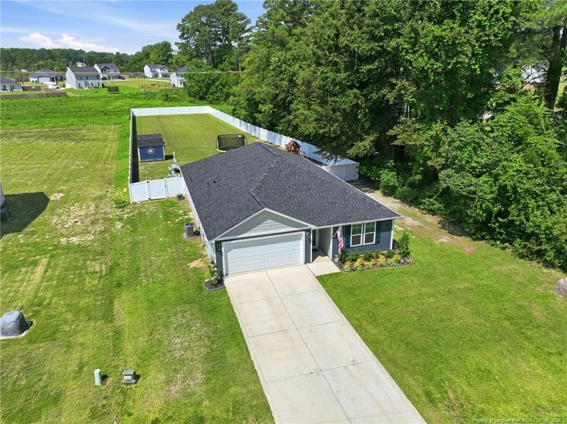 5828 Panther Dr, Hope Mills, NC 28348