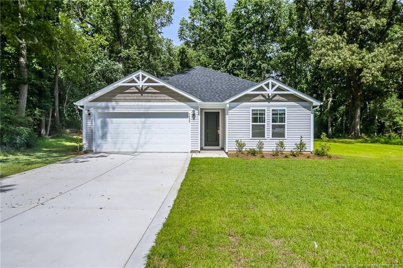 5829 Panther Dr, Hope Mills, NC 28348