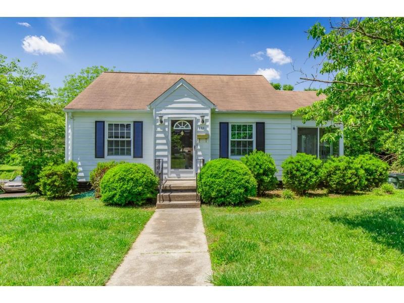 583 Parkview Dr, Burlington, NC 27215