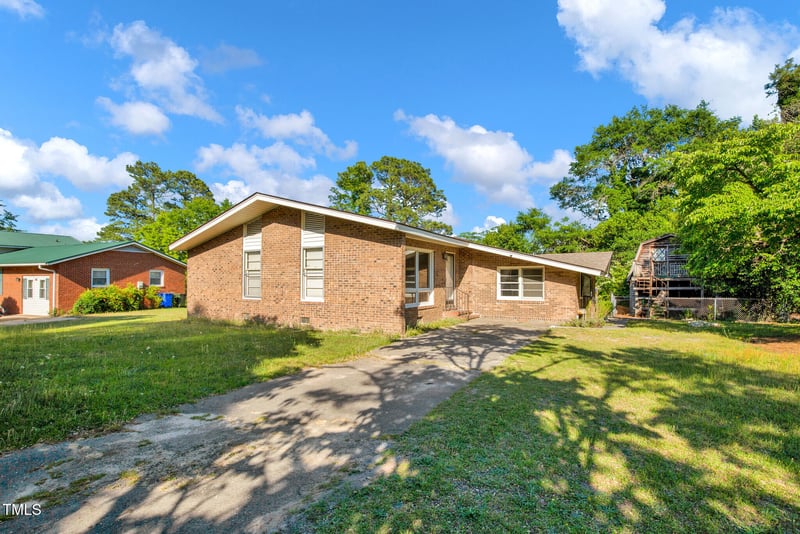 5830 Mcdougal Dr, Fayetteville, NC 28304