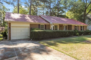 5831 Pettigrew Dr, Fayetteville, NC 28314
