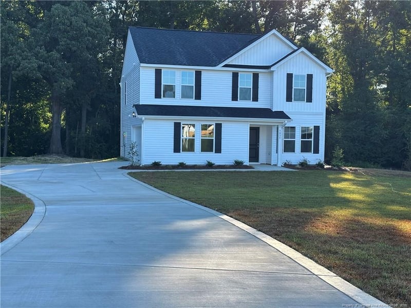 5835 Panther Dr, Hope Mills, NC 28348