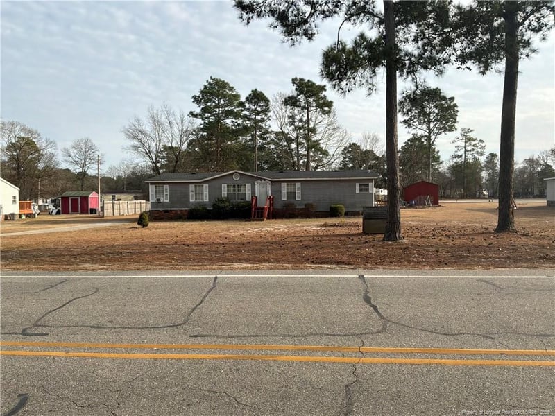 5837 Parkton Rd, Hope Mills, NC 28348