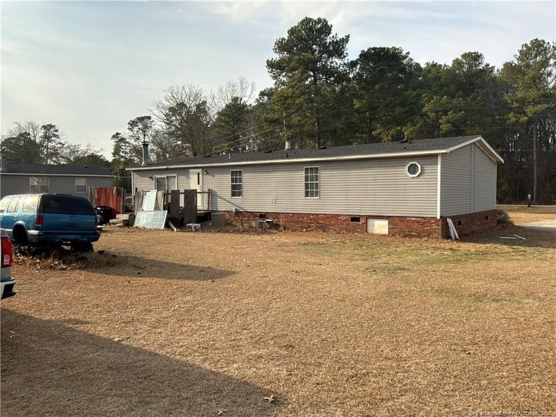 5837 Parkton Rd, Hope Mills, NC 28348