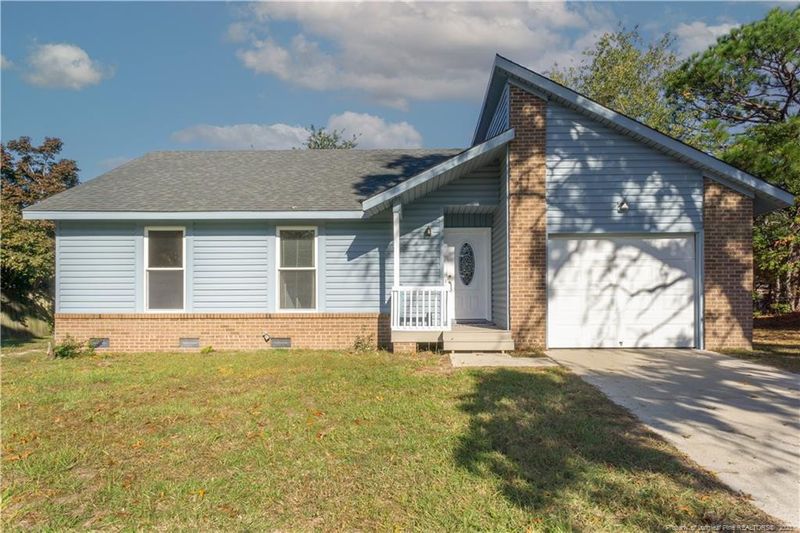 5838 Nicolet Dr, Hope Mills, NC 28348