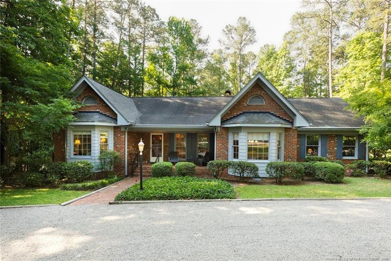 584 Broadmoor Ct, Sanford, NC 27332